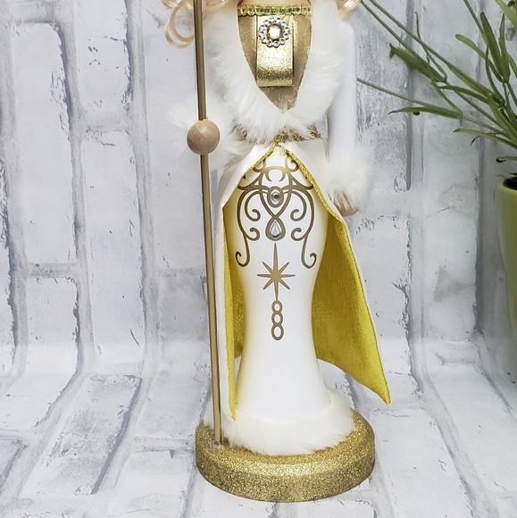 NUTCRACKR Queen in White and Gold,14" - Picture 2 of 12